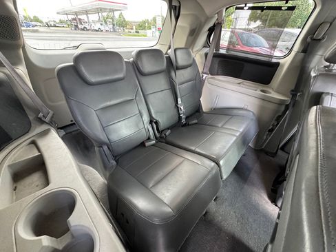 Used 2010 Volkswagen Routan SEL Premium FWD image 20