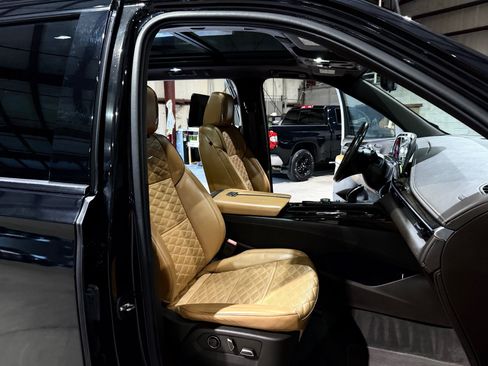 Used 2021 Cadillac Escalade ESV Premium Luxury w/ LPO, Illumination Package AWD/4WD image 27