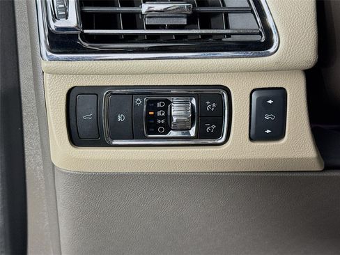 Used 2024 Lincoln Navigator L Reserve AWD/4WD image 10