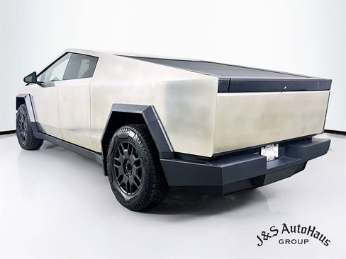 Used 2024 Tesla Cybertruck AWD Crew Cab image 5