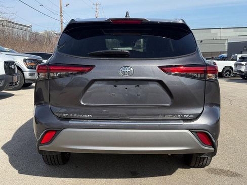 Used 2022 Toyota Highlander Platinum image 5