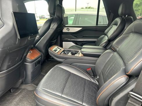 Used 2025 Lincoln Navigator Black Label AWD/4WD image 7