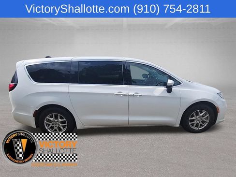 Certified 2023 Chrysler Pacifica Touring-L FWD image 37