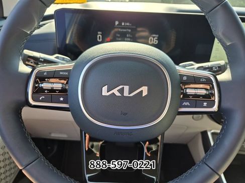 Used 2026 Kia Carnival EX FWD image 27