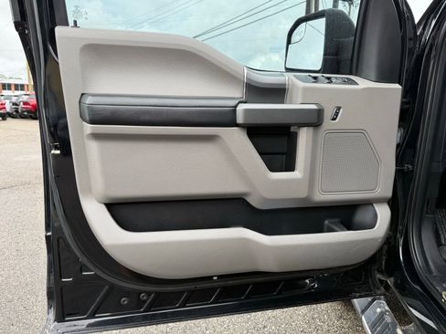 Used 2016 Ford F150 XLT w/ Equipment Group 302A Luxury AWD/4WD image 13
