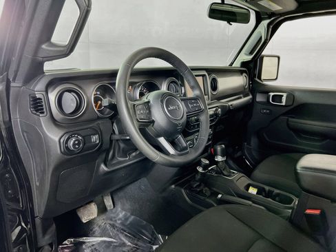 Used 2023 Jeep Gladiator Sport AWD/4WD image 9