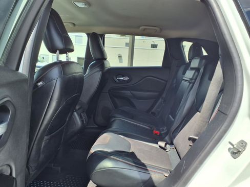 Used 2014 Jeep Cherokee Trailhawk w/ Cold Weather Group AWD/4WD image 12
