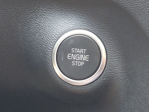 Used 2024 Volvo XC40 B5 Core AWD/4WD image 16
