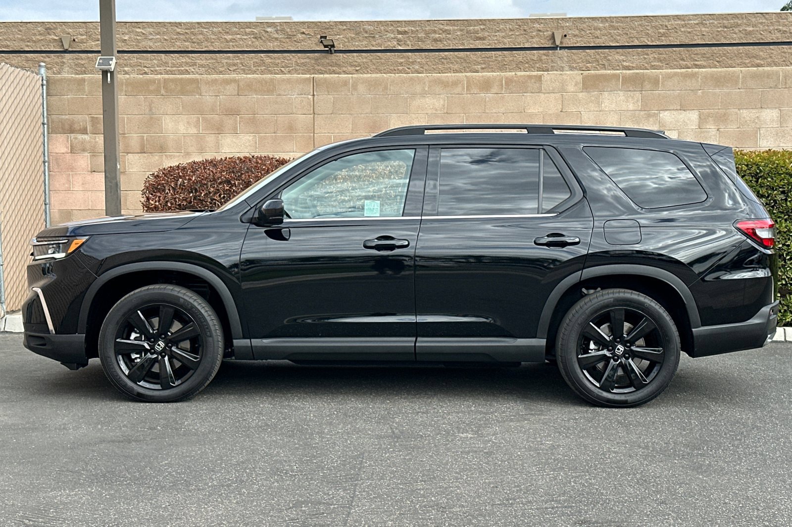 Used 2025 Honda Pilot Touring image 7