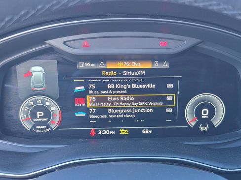 Used 2023 Audi Q8 Premium w/ Convenience Package image 9