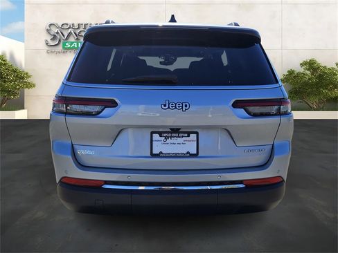 Used 2024 Jeep Grand Cherokee L Laredo w/ Luxury Tech Group I image 4