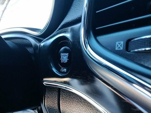 Used 2018 Jeep Grand Cherokee Limited image 32