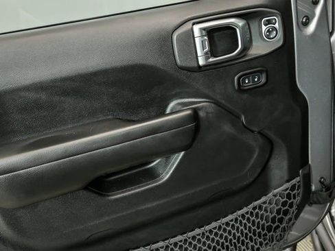 Used 2018 Jeep Wrangler Unlimited Sport S image 9