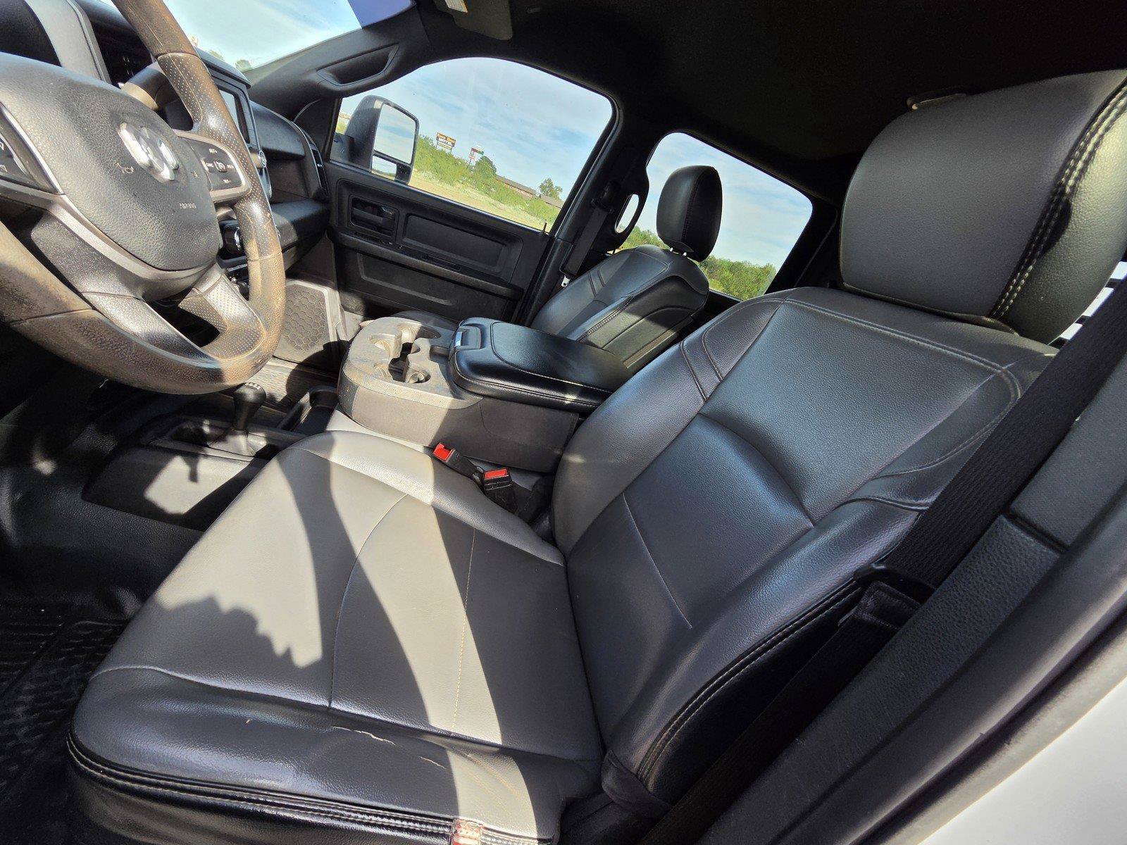 Used 2024 RAM 3500 Tradesman w/ Chrome Appearance Group AWD/4WD image 17