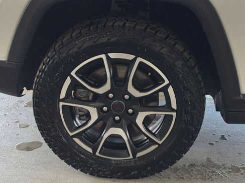 Used 2025 Jeep Compass Trailhawk AWD/4WD image 28