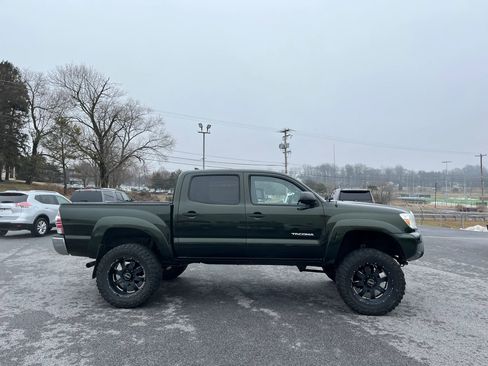 Used 2014 Toyota Tacoma 4x4 Double Cab w/ SR5 Package image 32