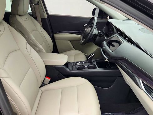 Used 2023 Cadillac XT4 Luxury w/ Cold Weather Package image 25