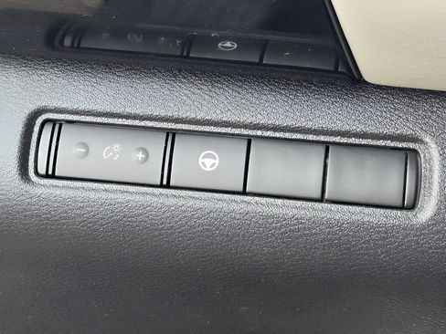 Used 2022 Nissan Pathfinder SV FWD image 18