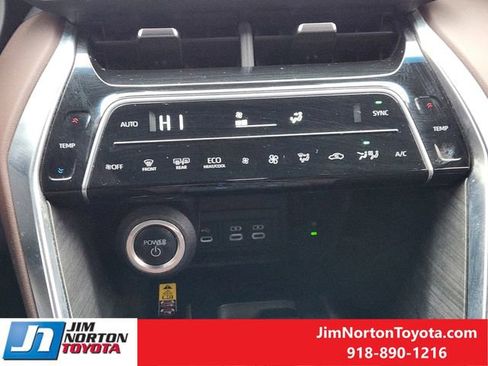Used 2023 Toyota Venza Limited image 22