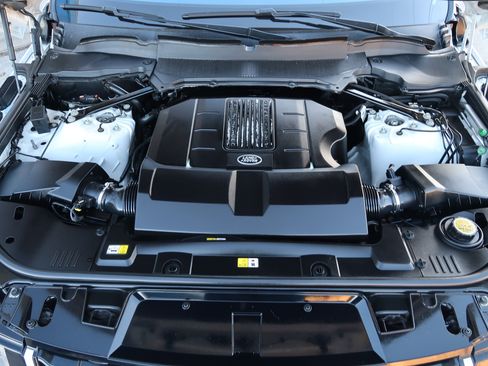 Used 2018 Land Rover Range Rover Sport SE image 50