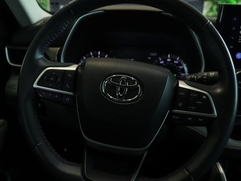 Used 2023 Toyota Highlander XLE FWD image 23
