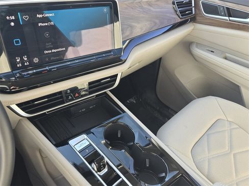 Certified 2025 Volkswagen Atlas SE w/ Panoramic Sunroof Package image 22