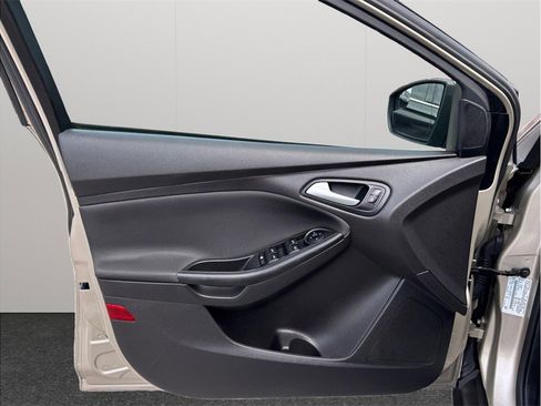 Used 2017 Ford Focus SE FWD image 15