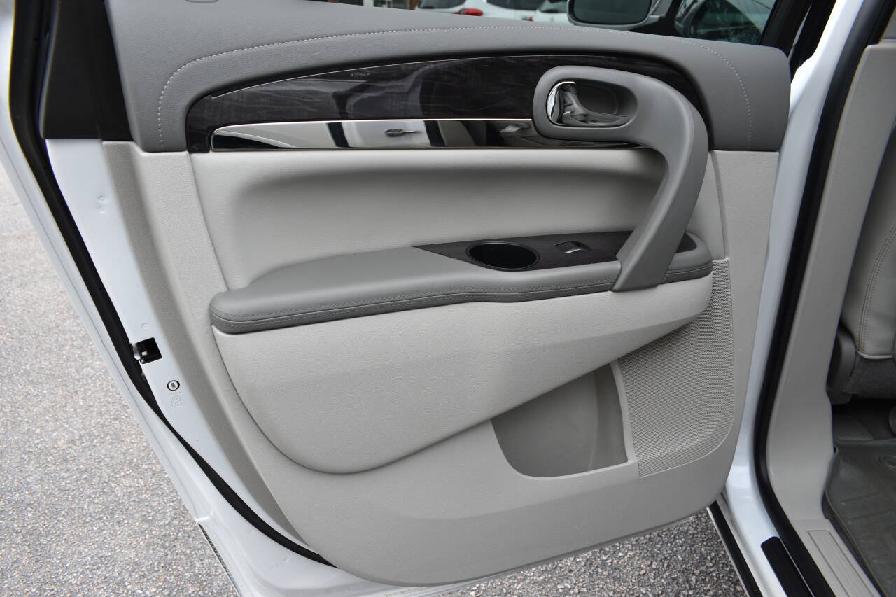Used 2017 Buick Enclave Leather FWD image 16