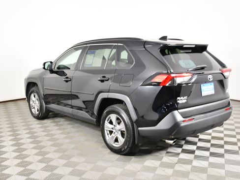 Used 2022 Toyota RAV4 XLE w/ Convenience Package AWD/4WD image 8