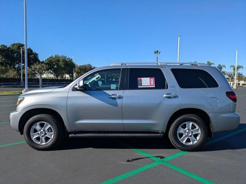 Used 2019 Toyota Sequoia SR5 image 9