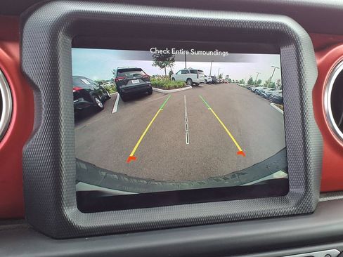 Used 2023 Jeep Wrangler Unlimited Rubicon w/ LED Lighting Group AWD/4WD image 26