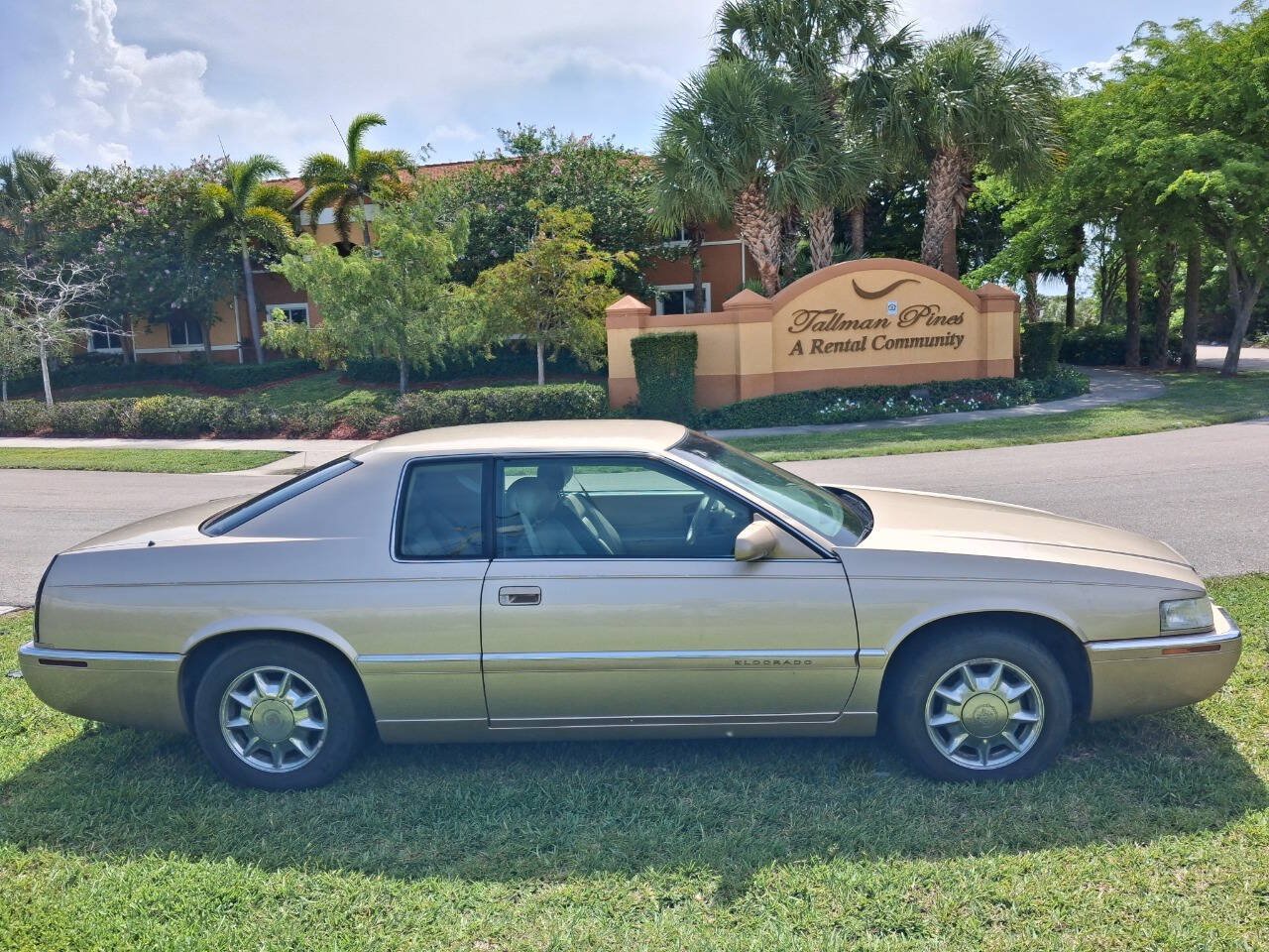 Used 1997 Cadillac Eldorado w/ Leather/Lumbar Pkg FWD image 5