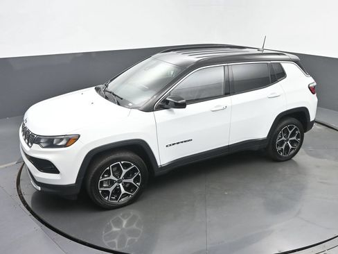 Used 2025 Jeep Compass Limited AWD/4WD image 30