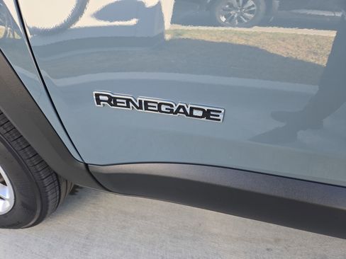 Used 2018 Jeep Renegade Latitude image 39