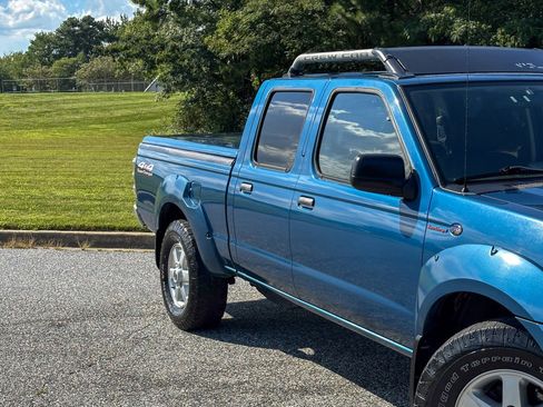 Used 2004 Nissan Frontier S/C image 13
