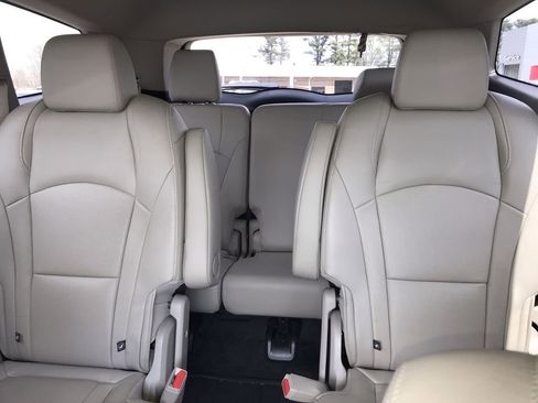 Used 2019 Buick Enclave Essence FWD image 21