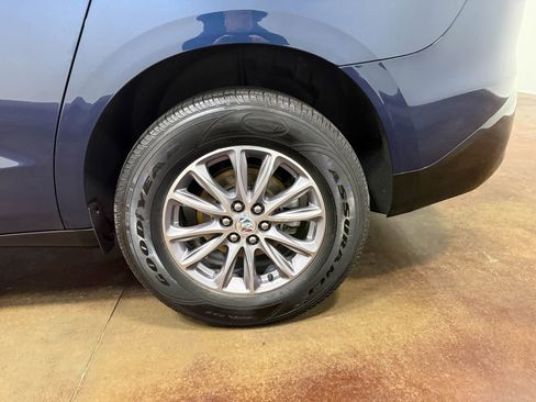 Used 2023 Buick Enclave Essence AWD/4WD image 90