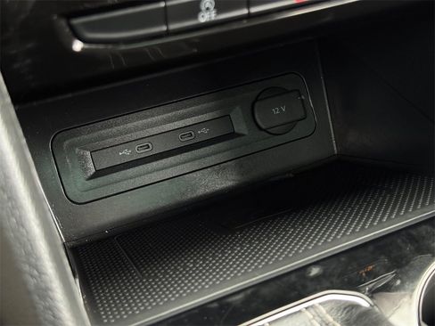 Used 2022 Volkswagen Atlas Cross Sport SEL R-Line image 32