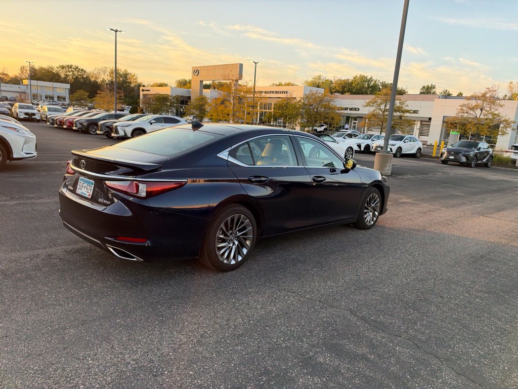 Used 2025 Lexus ES 350 w/ Luxury Package FWD image 20