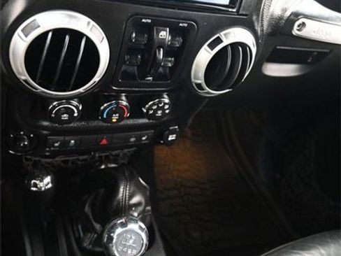 Used 2015 Jeep Wrangler Unlimited Sahara image 23