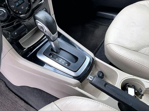 Used 2014 Ford Fiesta Titanium FWD image 17