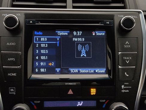 Used 2017 Toyota Camry XLE FWD image 25