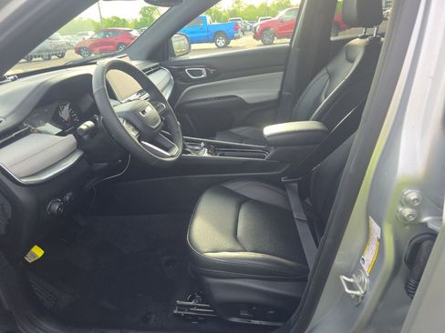 Used 2024 Jeep Compass Limited AWD/4WD image 5