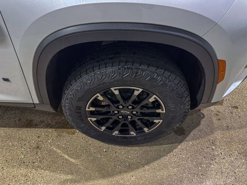 Used 2024 Chevrolet Traverse Z71 image 32