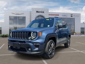 Used 2021 Jeep Renegade Latitude w/ Sun & Sound Group AWD/4WD video 4