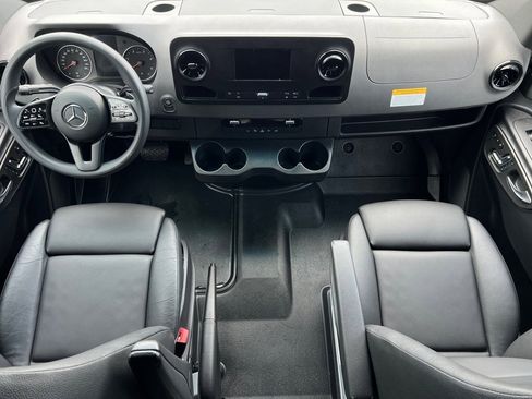 Used 2024 Mercedes-Benz Sprinter 2500 image 36