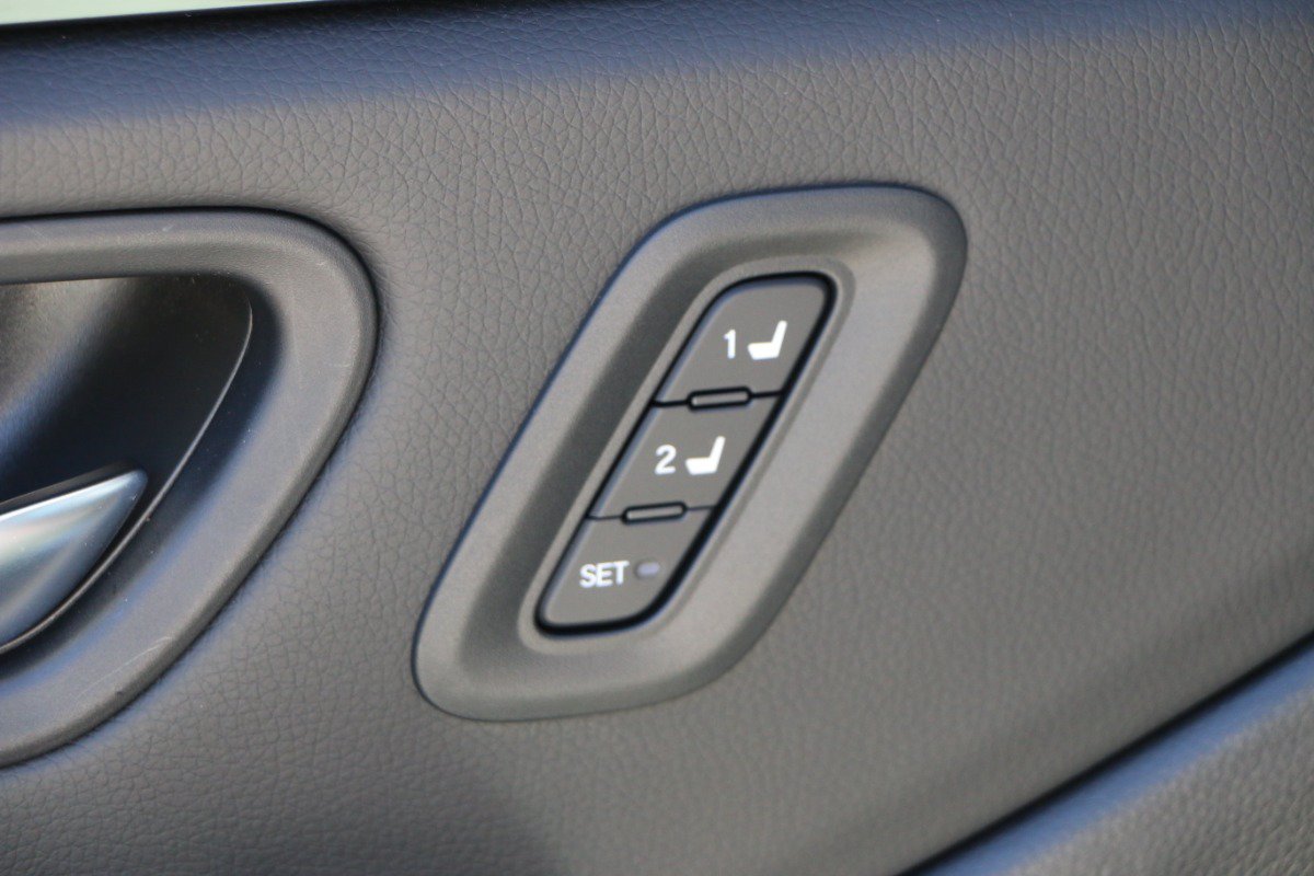Used 2025 Honda Pilot EX-L image 18