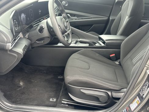 Used 2024 Hyundai Elantra SEL FWD image 9