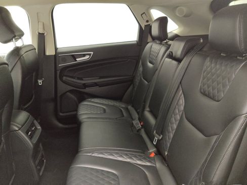Used 2024 Ford Edge Titanium image 18