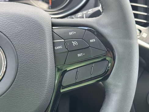 Used 2020 Jeep Cherokee Latitude Plus FWD image 23
